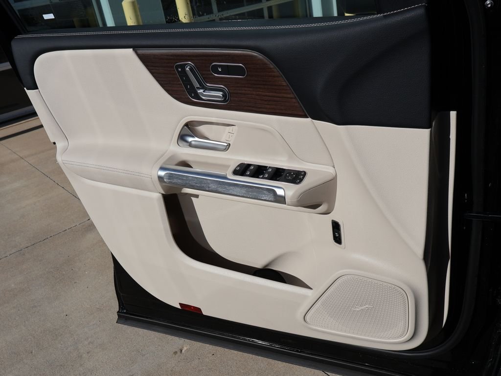New 2026 Night Black Mercedes-Benz GLB 250 image 38