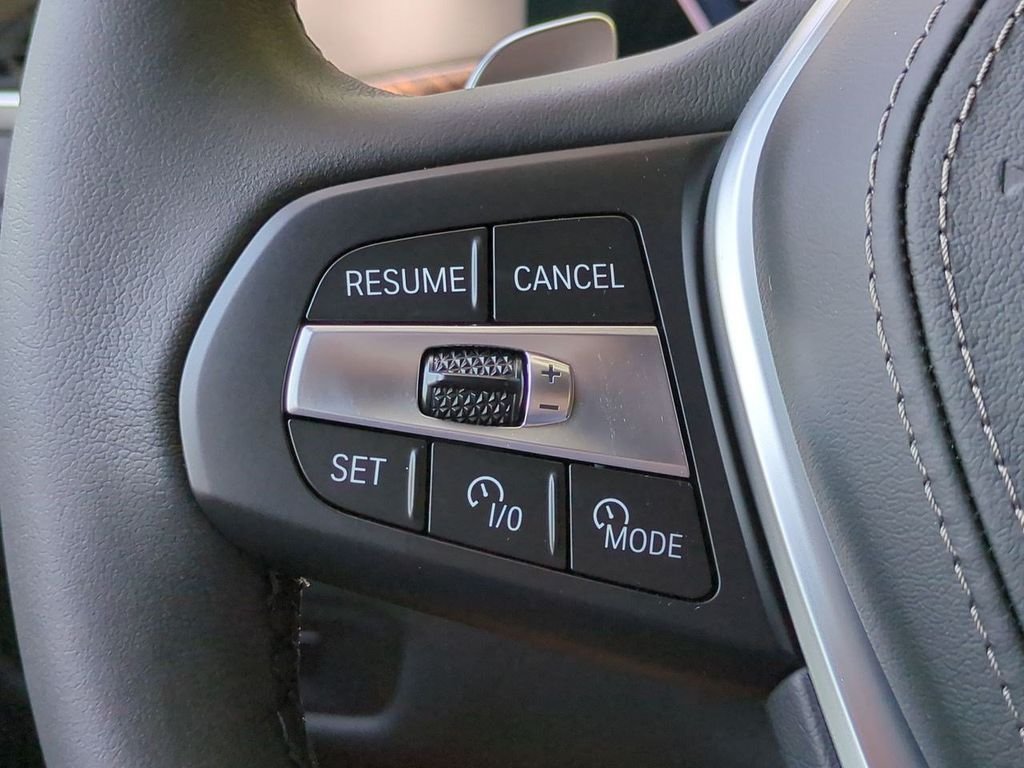 New 2026 White Metallic BMW xDrive40i image 25