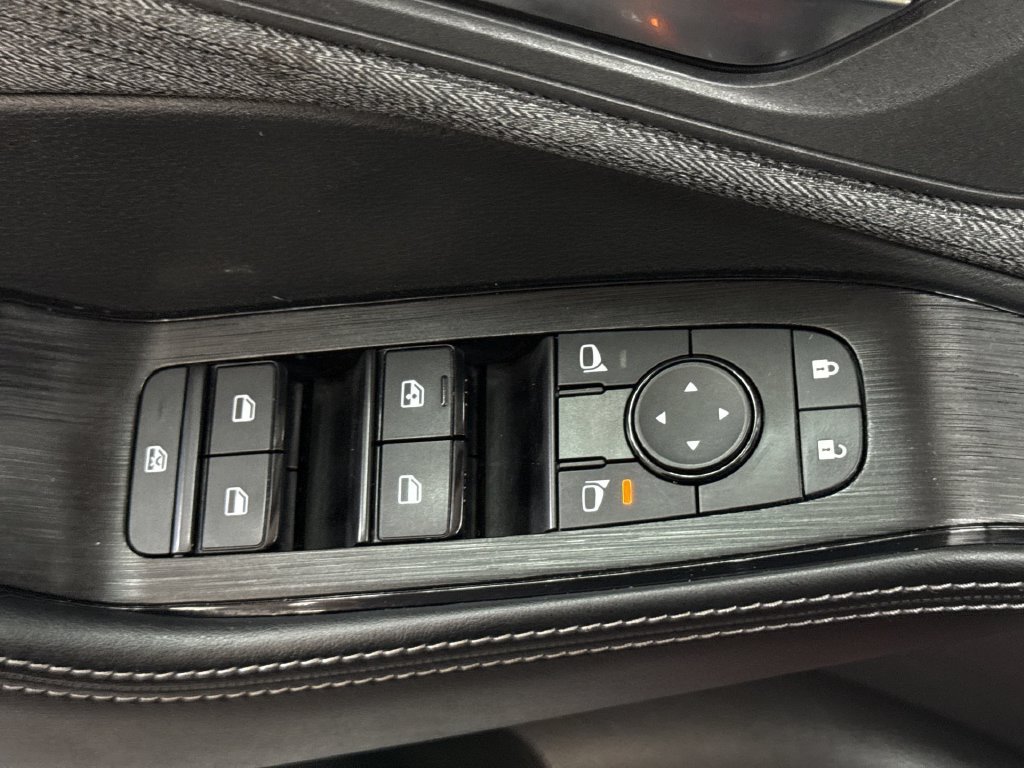 Certified Used 2023 Scarlet Nissan SV image 15
