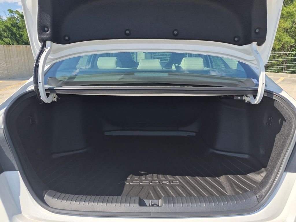 New 2026 Platinum White Pearl Honda LX image 16