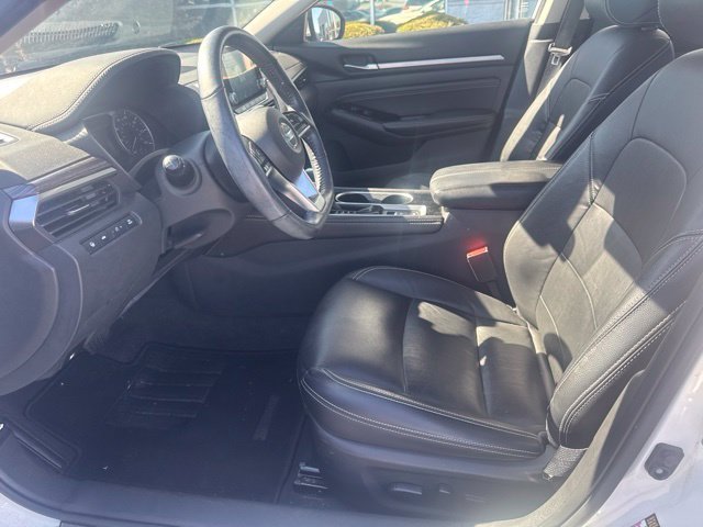 Used 2021 White Nissan 2.5 SL image 13