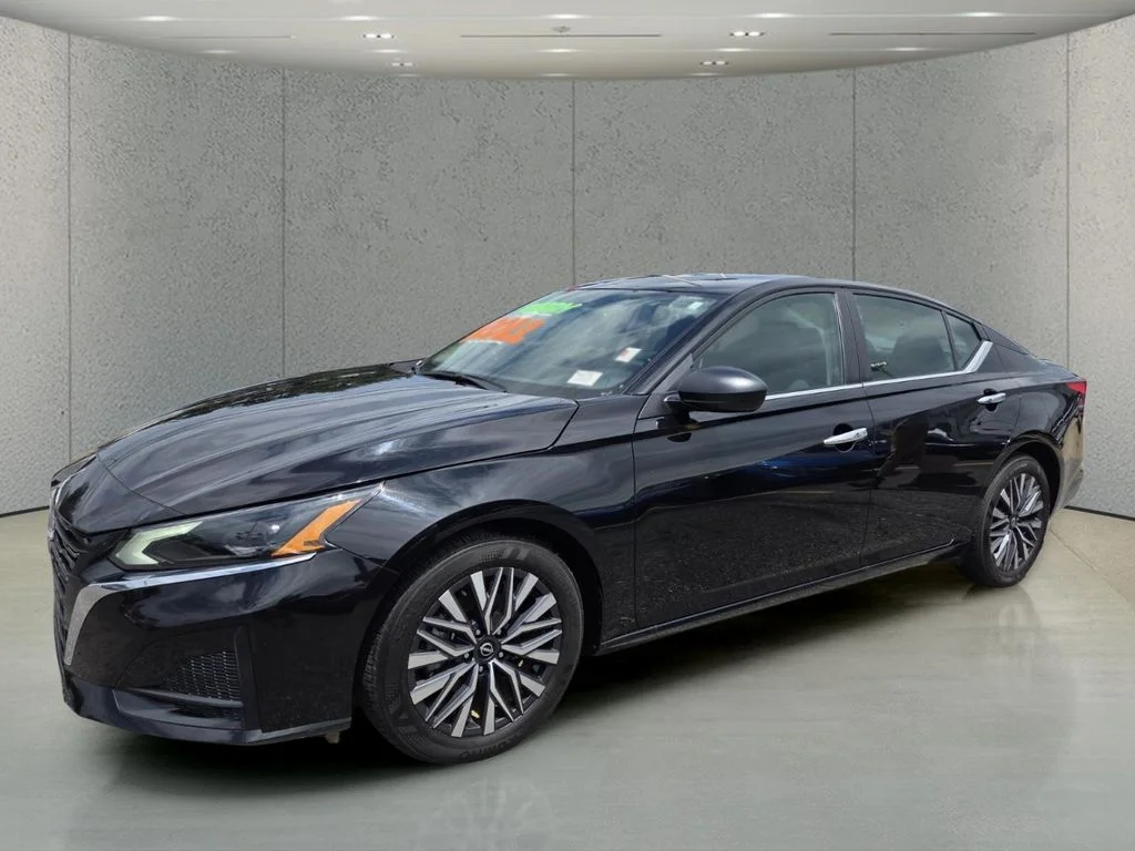 Used 2025 Black Nissan 2.5 SV image 1