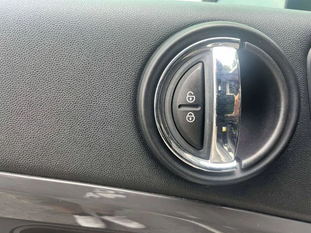 Used 2017 Midnight Black Metallic MINI Base image 17