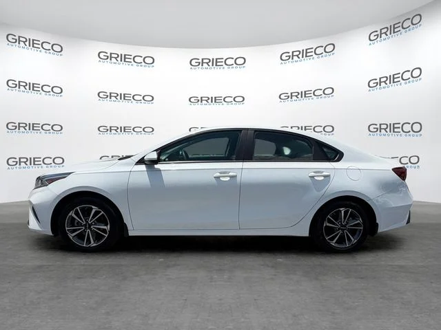 Used 2023 White Kia LXS image 4