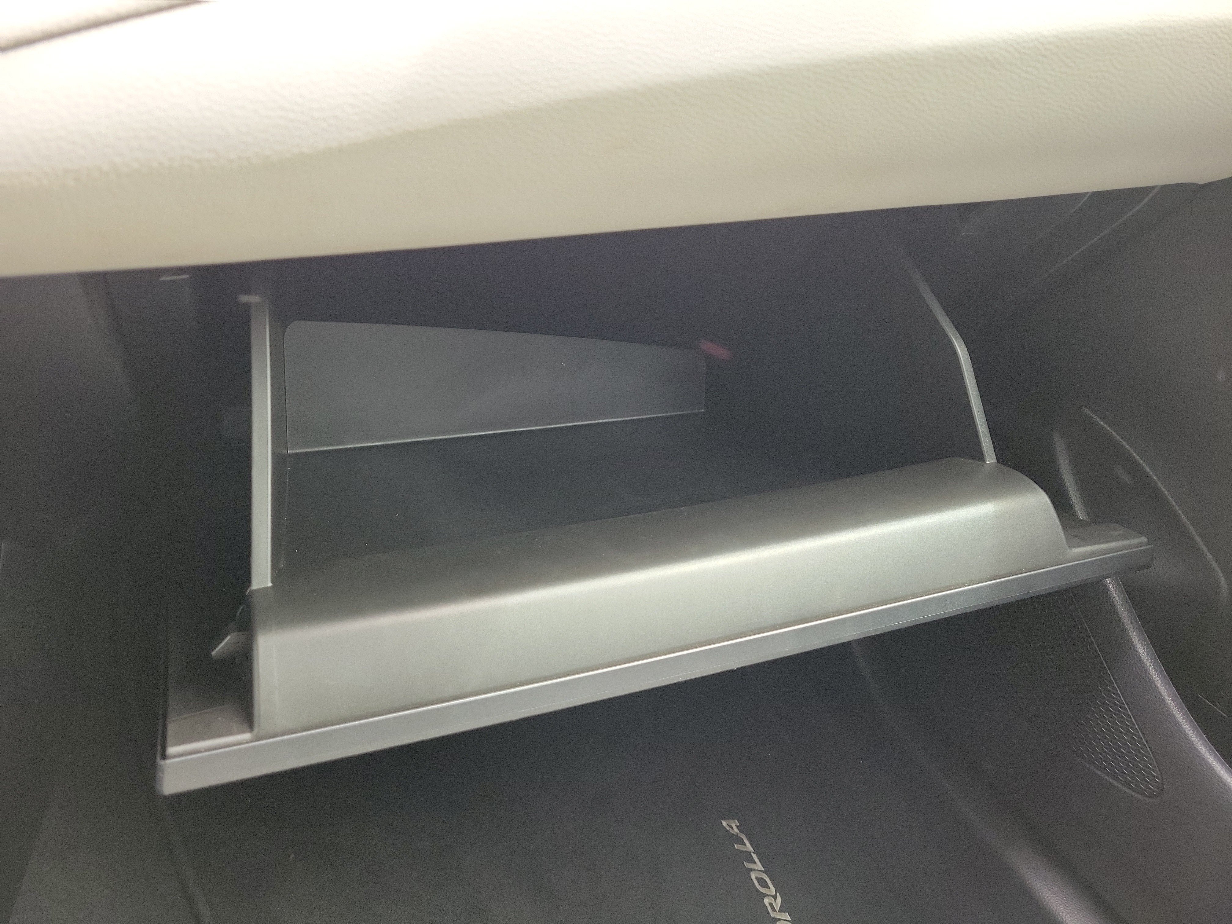 Used 2022 White Toyota Hybrid LE image 30
