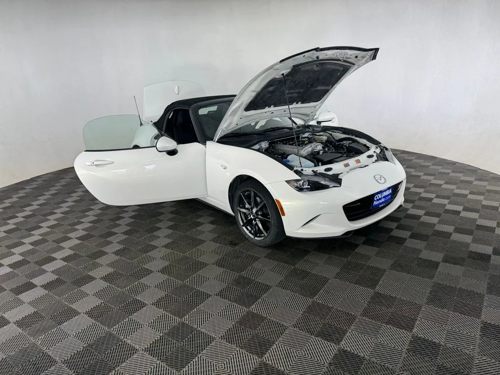 Used 2017 White Mazda Grand Touring image 11