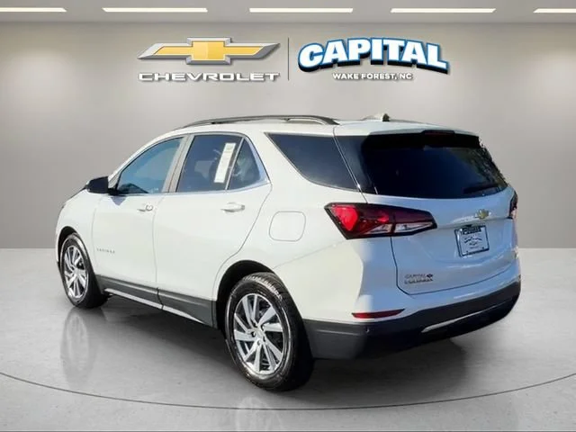 Used 2022 Summit White Chevrolet LT image 3