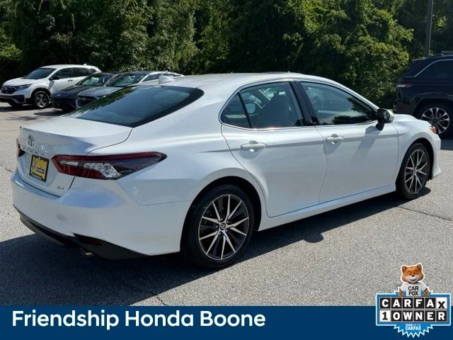 Used 2022 Beige Toyota XLE image 5