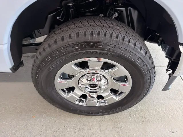 New 2026 Glacier Gray Metallic Tri-Coat Ford F-250® Lariat® image 25