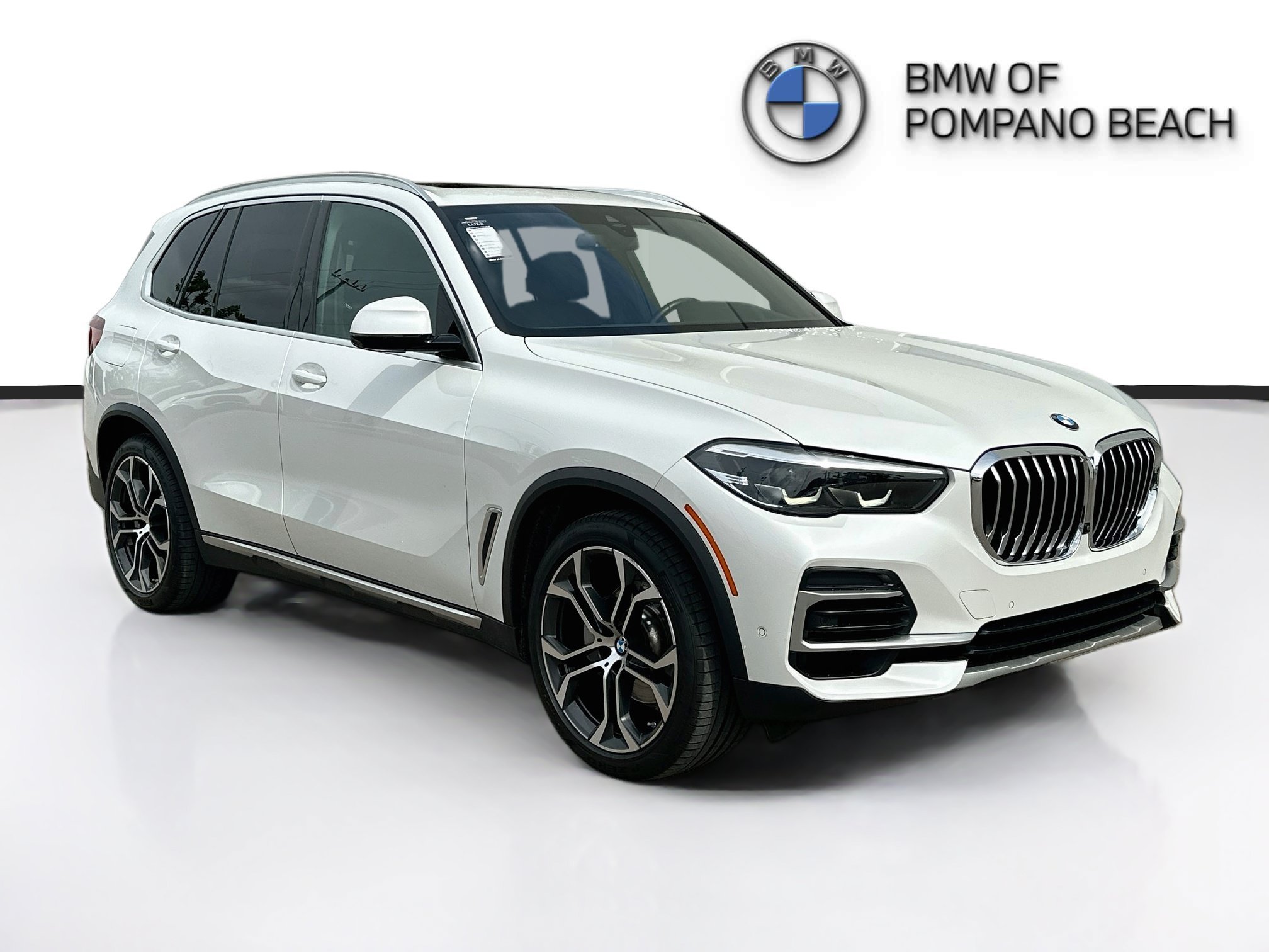 Used 2022 Mineral White Metallic BMW sDrive40i image 1