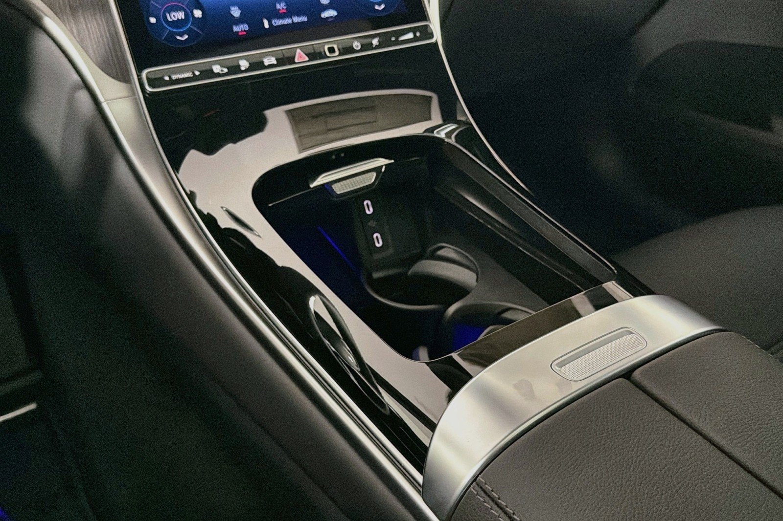 New 2027 Polar White Mercedes-Benz GLC 350e 4MATIC® SUV image 5