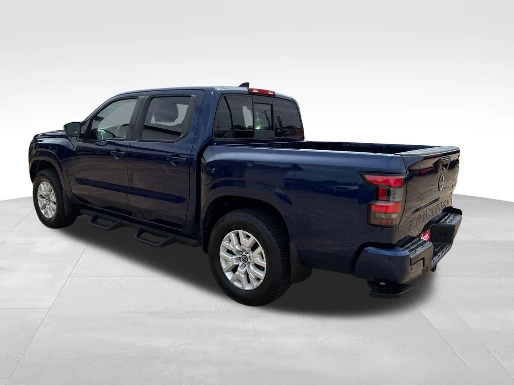 Used 2022 Blue Nissan SV image 4
