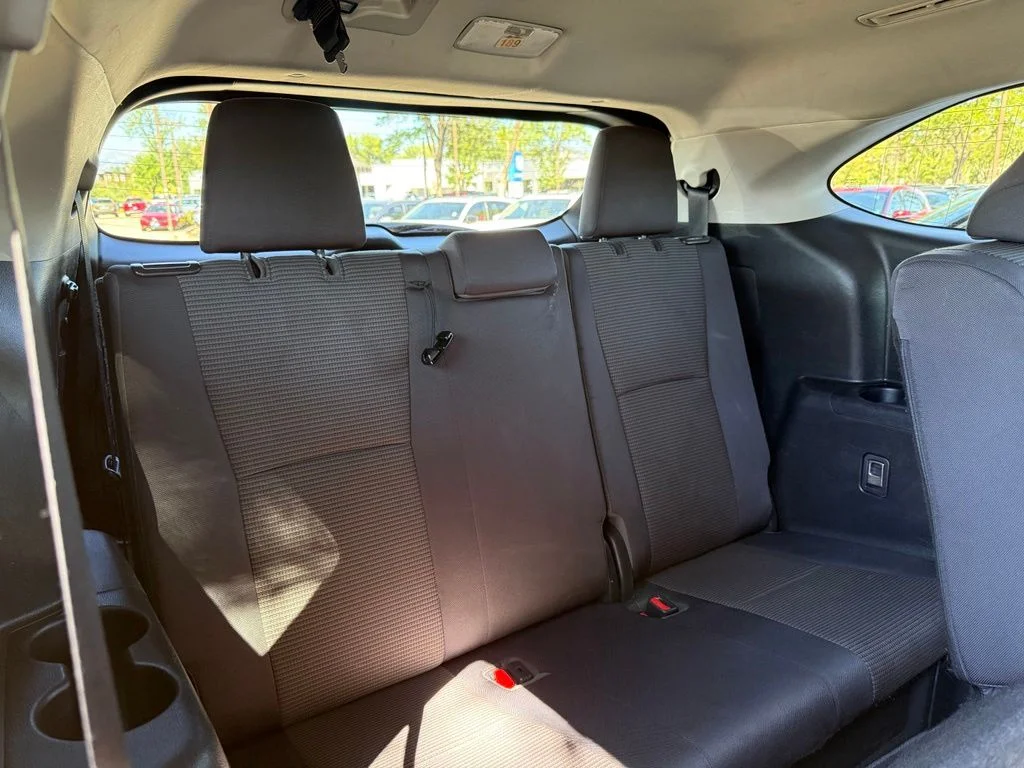 2022 Toyota Highlander LE - Photo 16