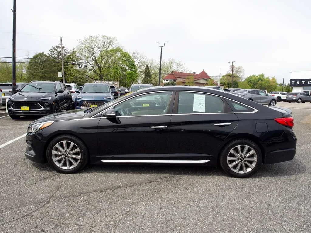 Used 2017 Black Hyundai Limited image 5