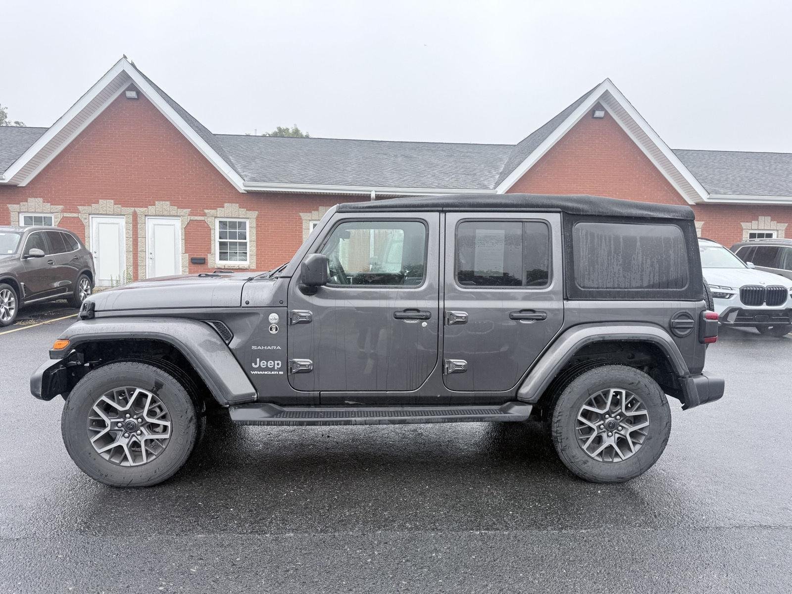 Used 2024 Granite Crystal Metallic Clearcoat Jeep Sahara image 4