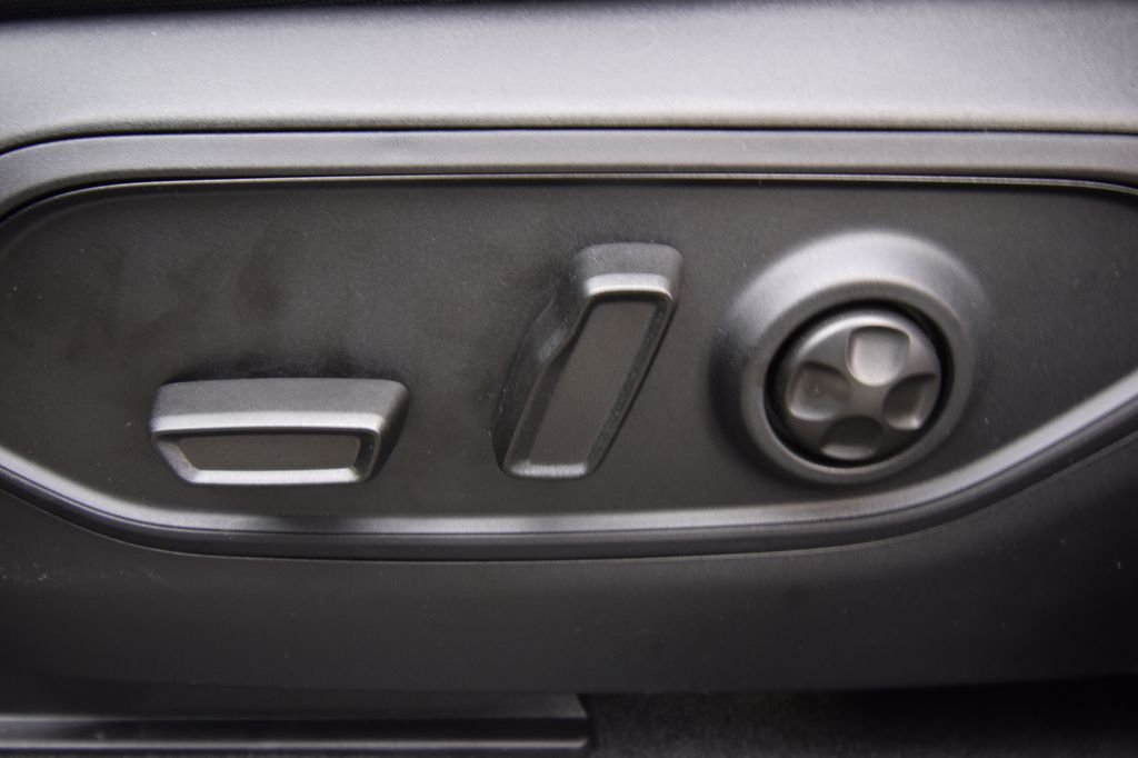 New 2026 Baltic Gray Metallic Clear-Coat Exterior Paint Jeep Altitude image 32