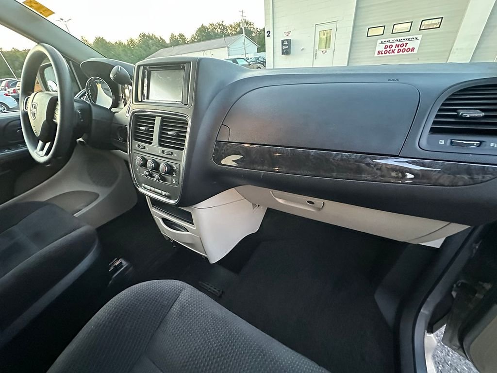 Used 2014 Silver Dodge Wheelchair Accessible- SXT image 31