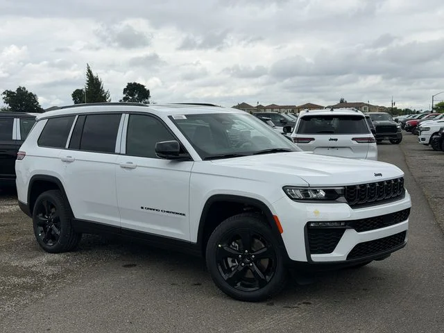 New 2026 Bright White Clear-Coat Exterior Paint Jeep Limited image 2