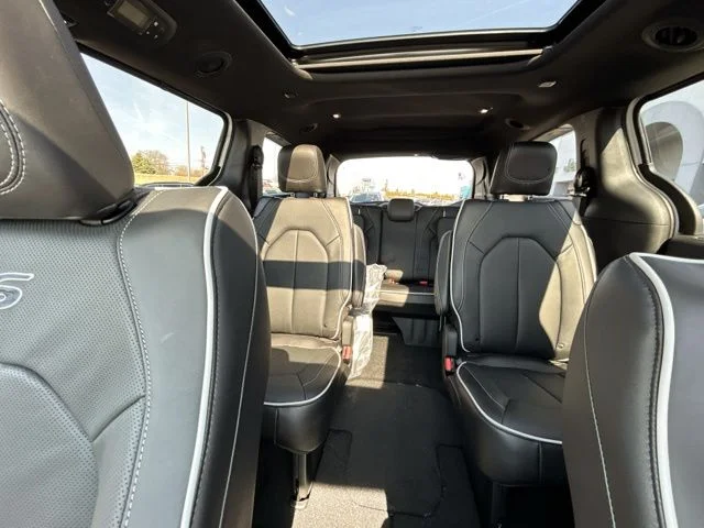 New 2026 Bright White Clearcoat Chrysler Limited image 41
