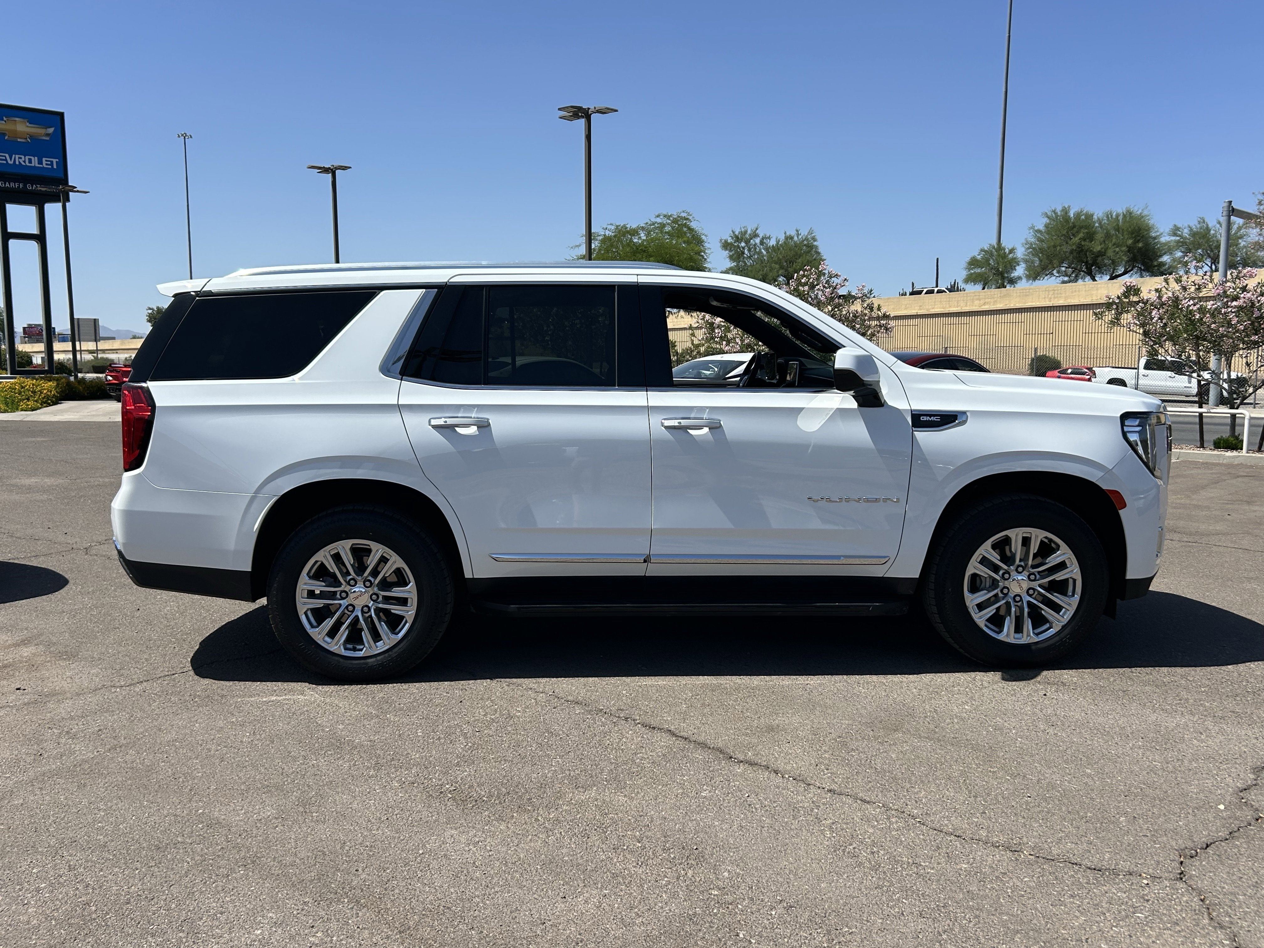 2024 GMC Yukon SLT - Photo 6