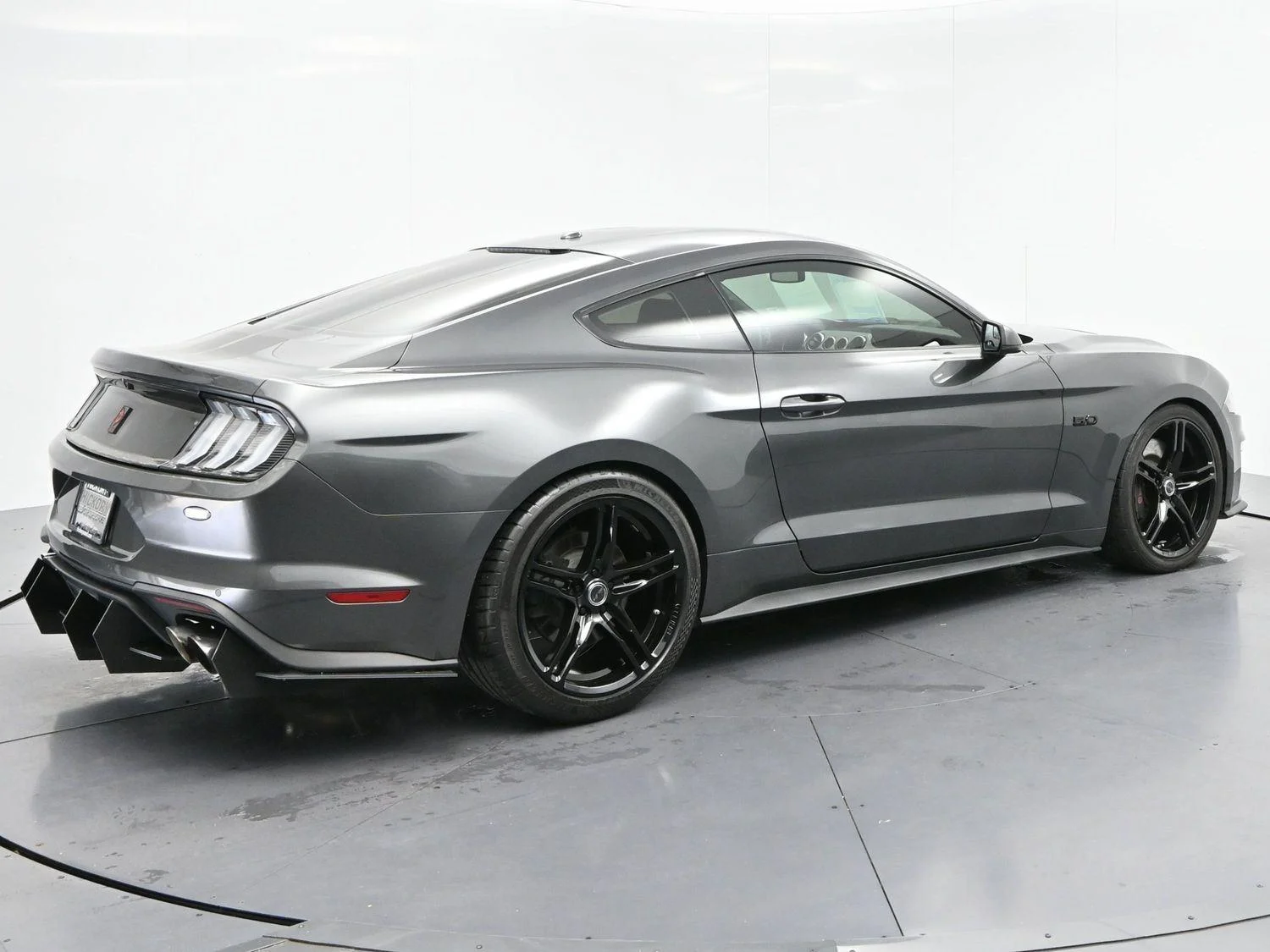 Used 2018 Magnetic Ford GT Premium image 7