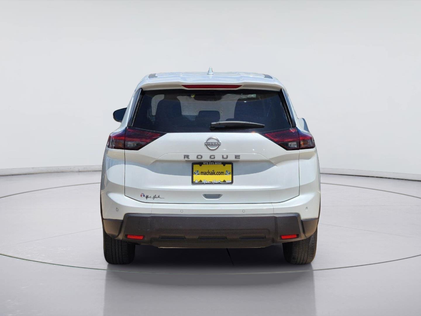 Used 2025 Everest White Pearl Nissan SV image 5