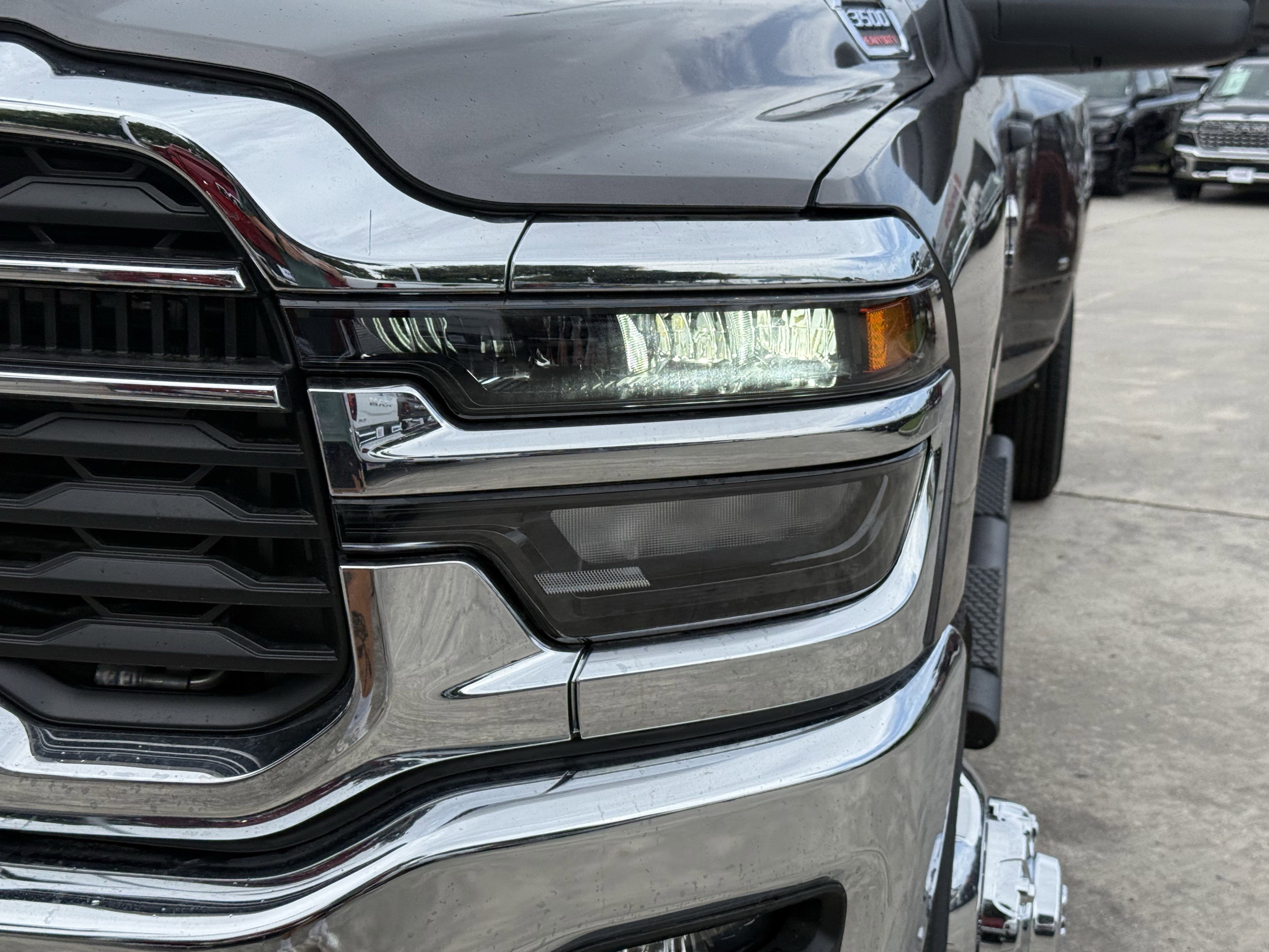 New 2026 Granite Crystal Metallic Clear-Coat Exterior Paint RAM Tradesman image 7