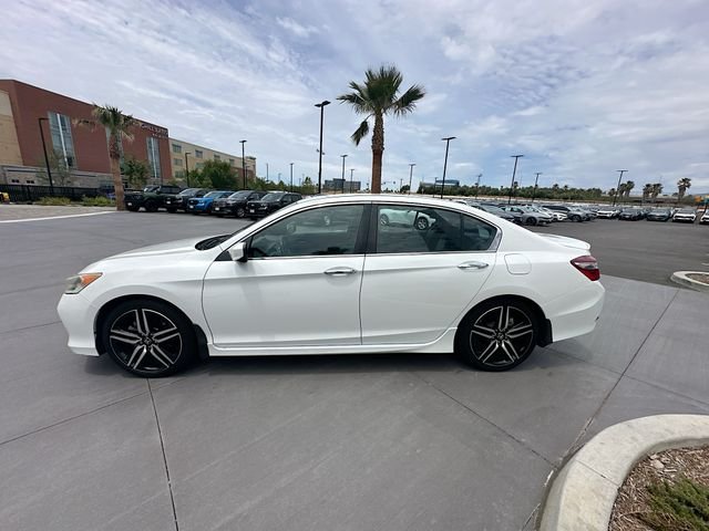 Used 2017  Honda Sport image 4