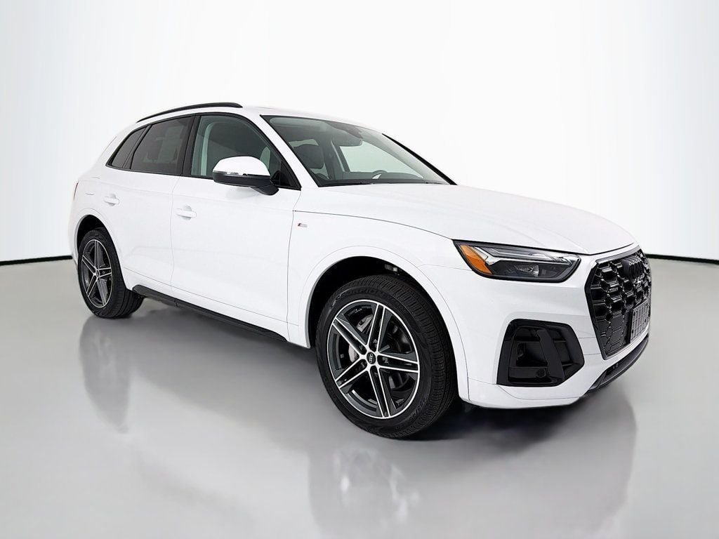 2023 Audi Q5 55 e Premium Plus's photo