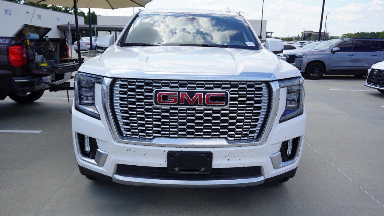 Used 2021 White GMC Denali image 2
