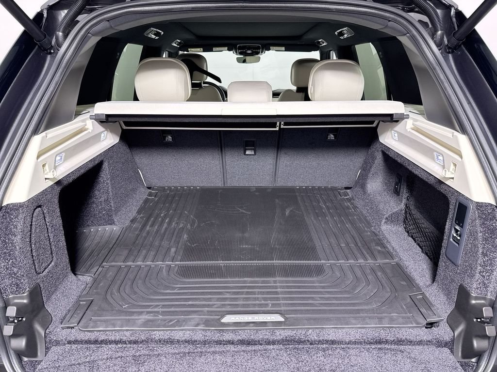 New 2026 CARP GRY PRM MT Land Rover SE image 22