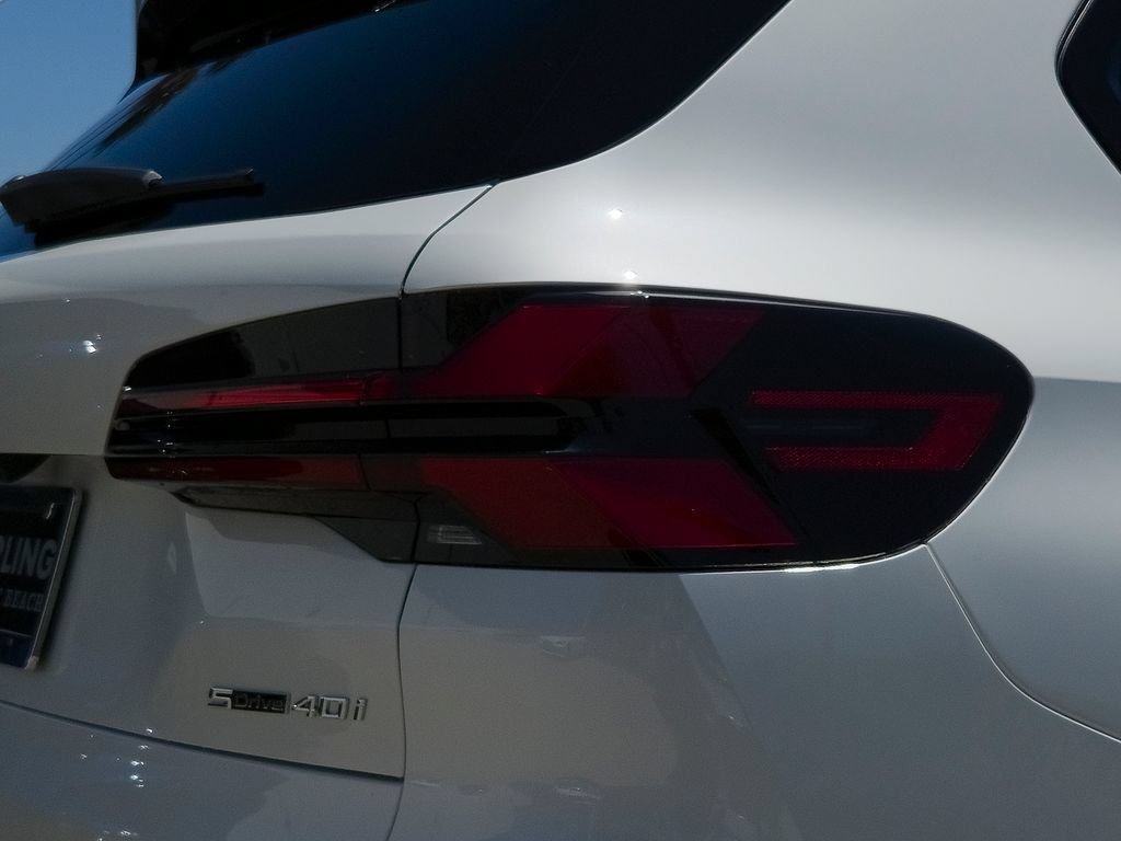 New 2026 Mineral White Metallic BMW sDrive40i image 5