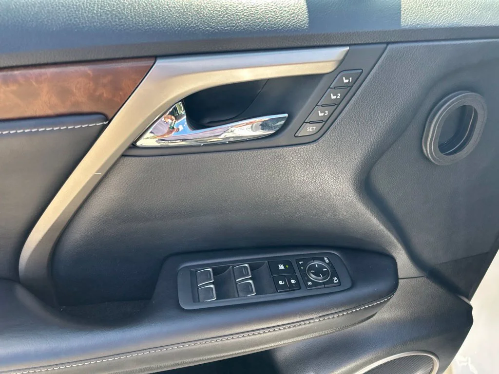 Used 2020 White Lexus 350L image 11