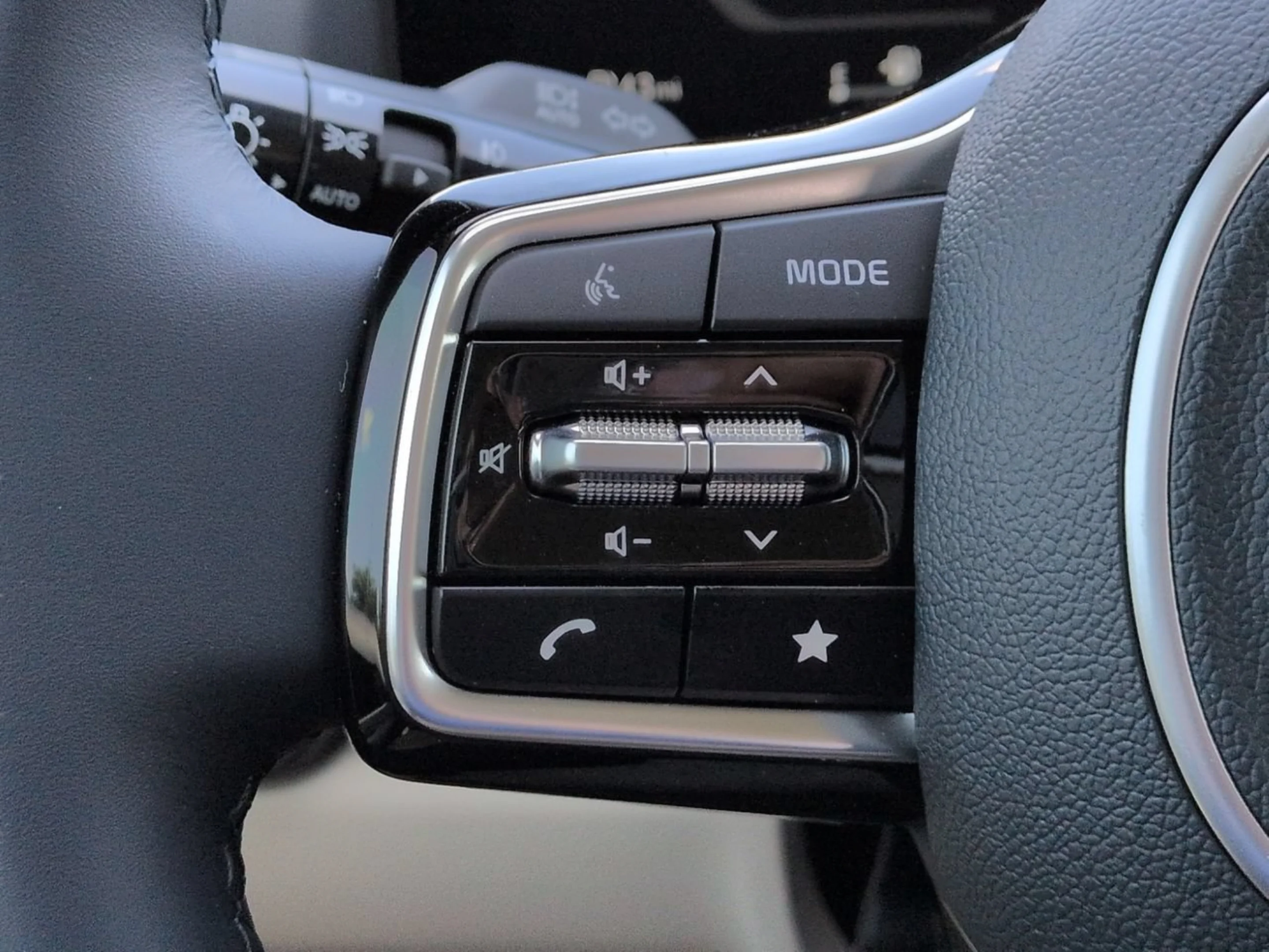 New 2026 Ivory Silver Kia SX image 27