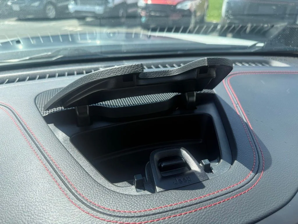 Used 2022 White Jeep Trailhawk image 22