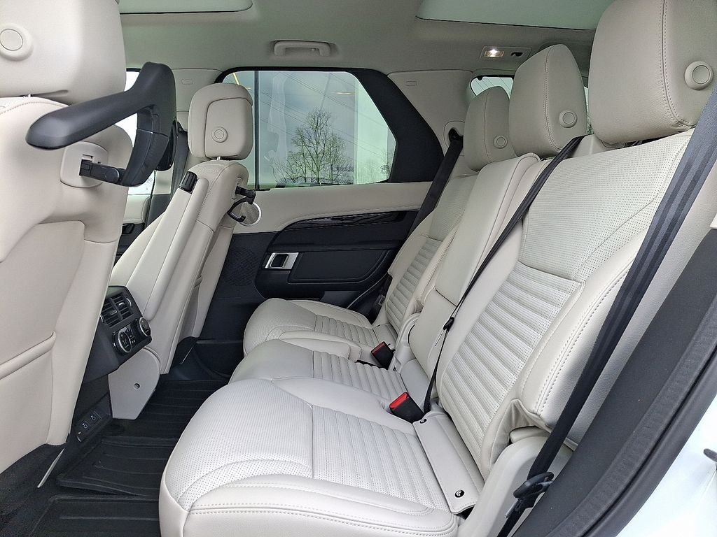 2026 Land Rover Discovery S - Photo 6