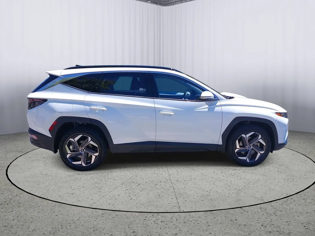 Used 2022 White Hyundai Limited image 2