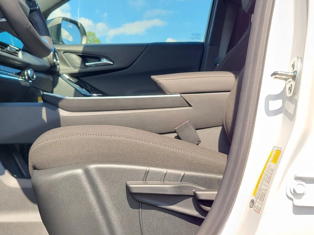 New 2027 Summit White Chevrolet LT image 23