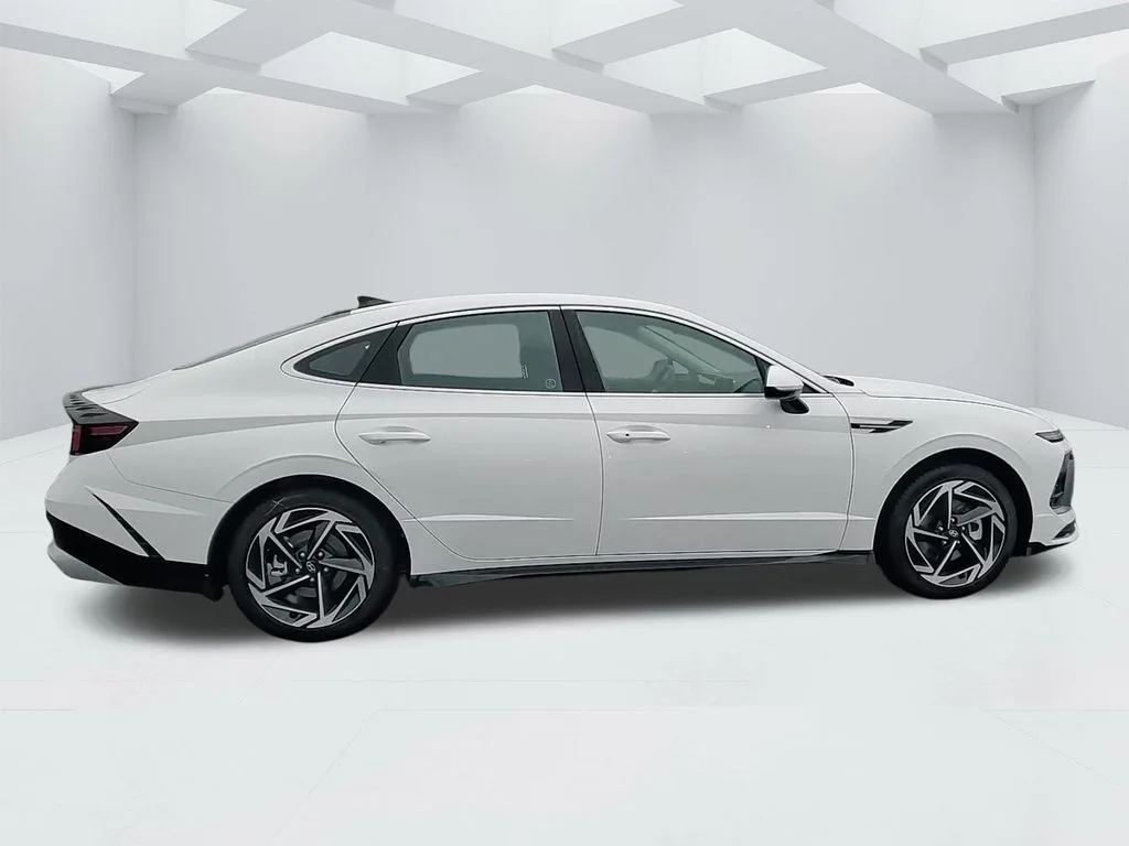 New 2026 White Hyundai SEL Sport image 4