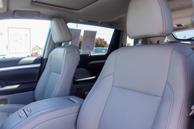 Certified Used 2019 Silver Toyota XLE image 24