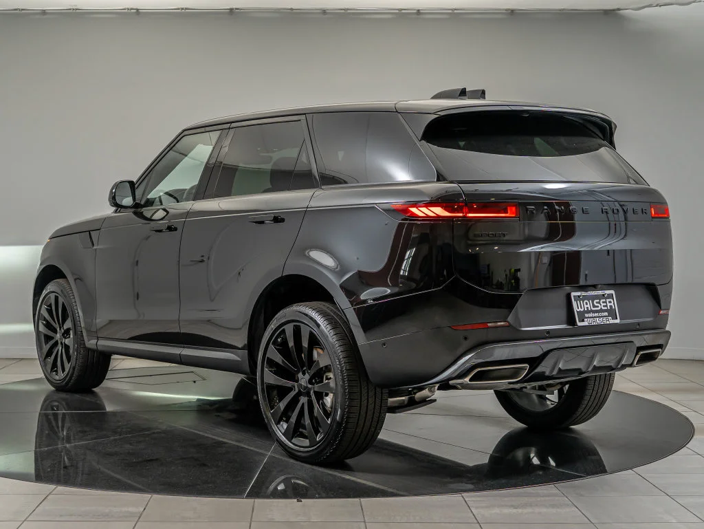 Used 2026 Santorini Black Land Rover SE image 7