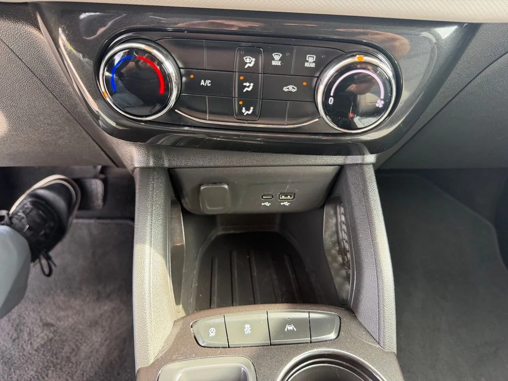 Used 2025 White Chevrolet LT image 19