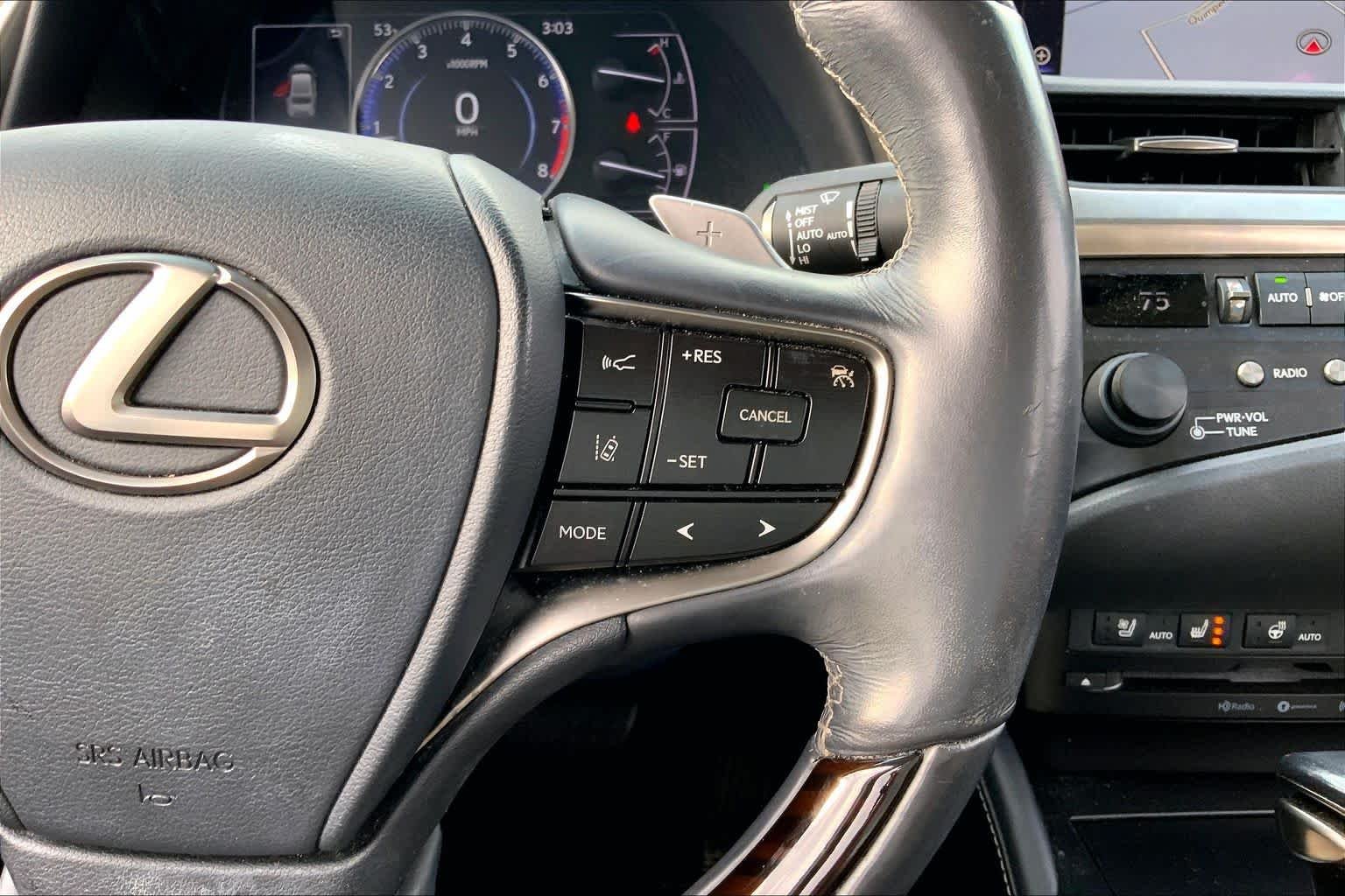 Used 2019 Sunlit Green Lexus  image 24