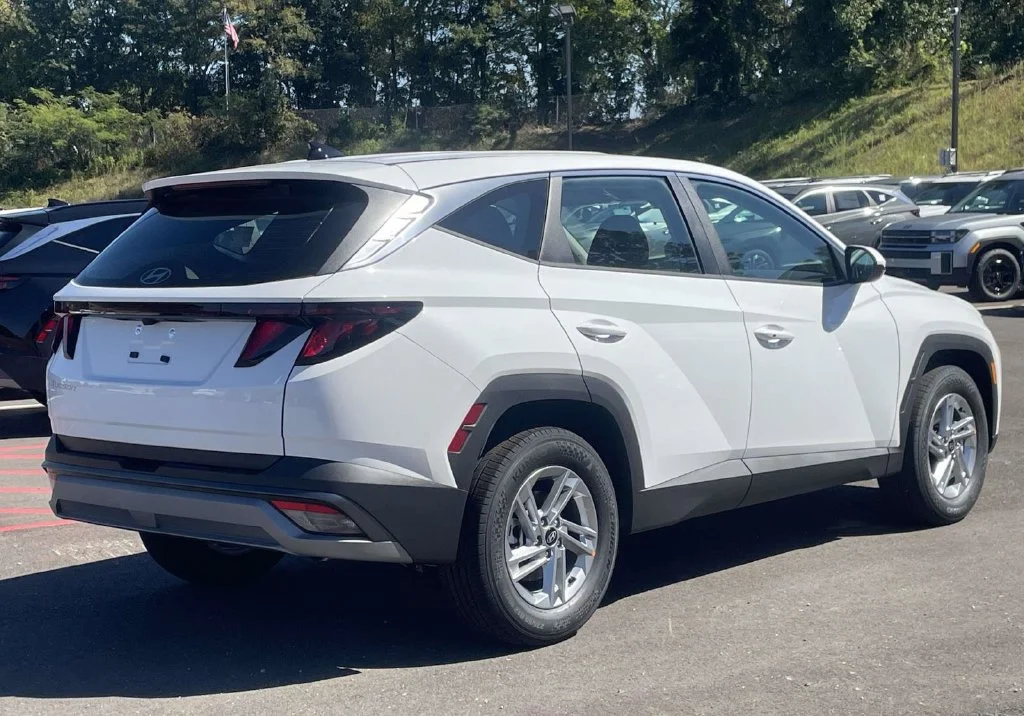 New 2026 White Hyundai SE image 3