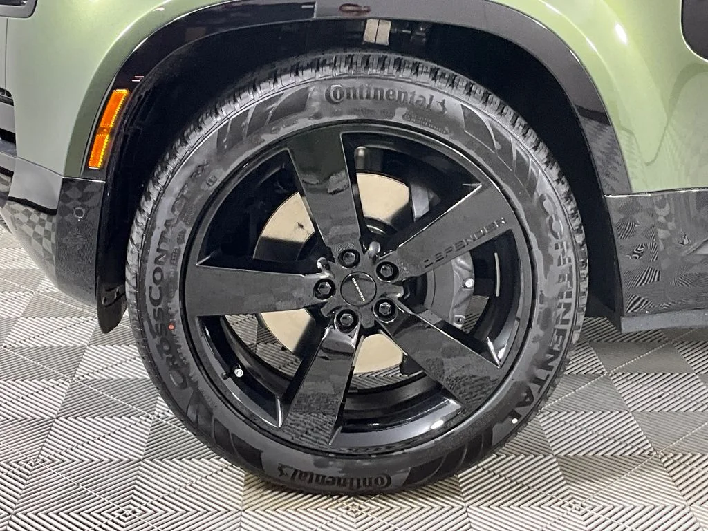 New 2026 Woolstone Green Land Rover X-Dynamic SE image 9