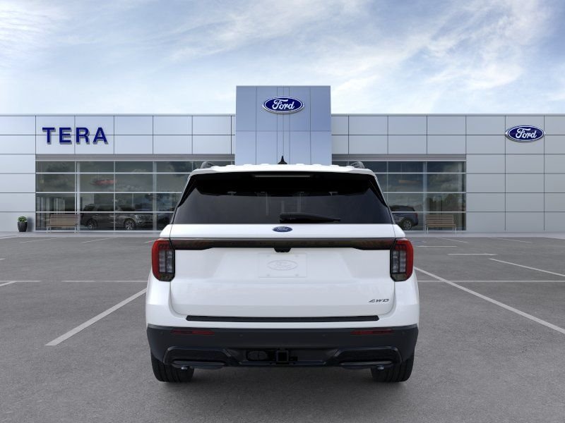 New 2026 Star White Metallic Tri-Coat Ford ST-Line image 5