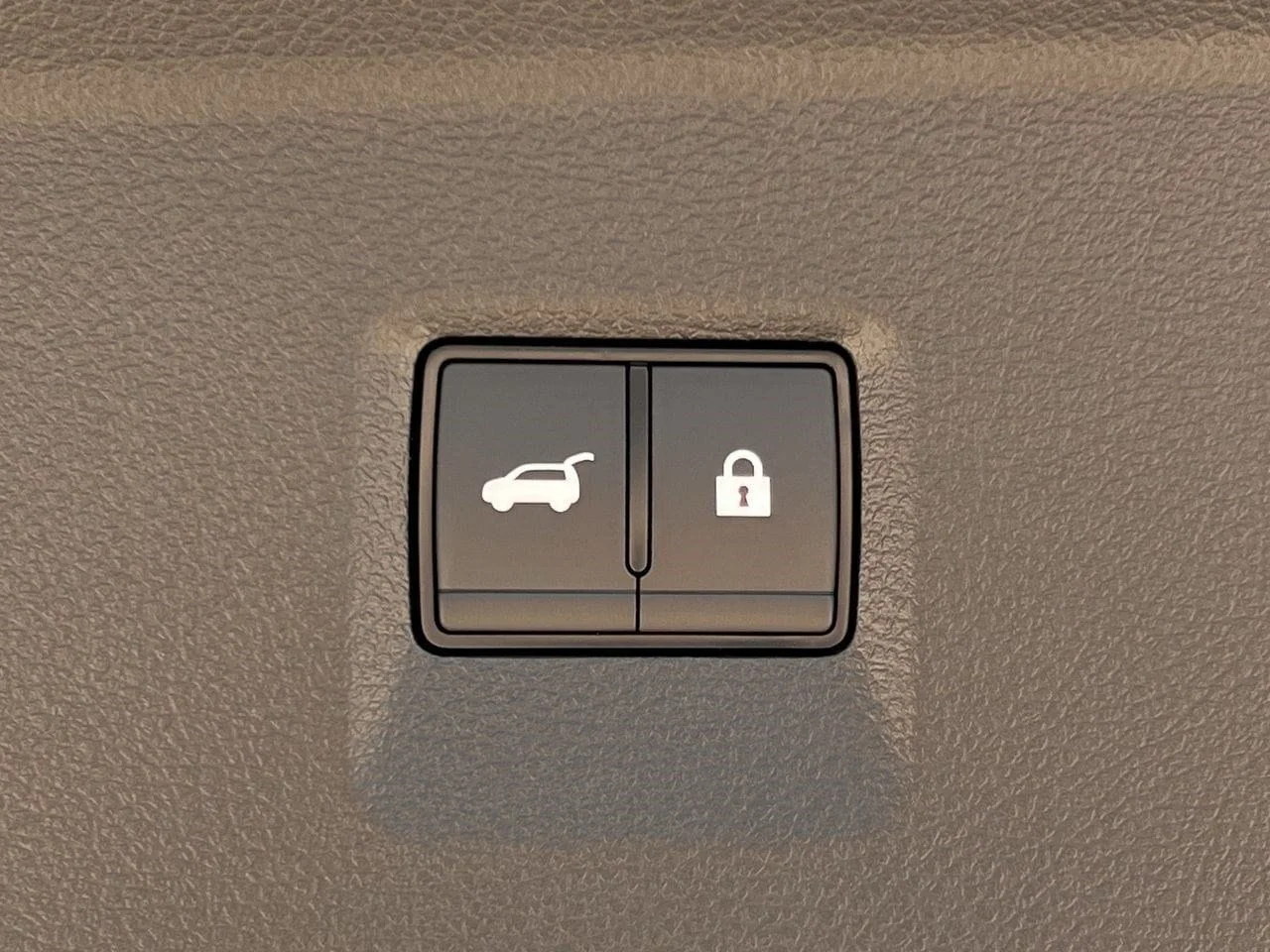 New 2027 RADIANT WHITE INFINITI Luxe FWD image 27