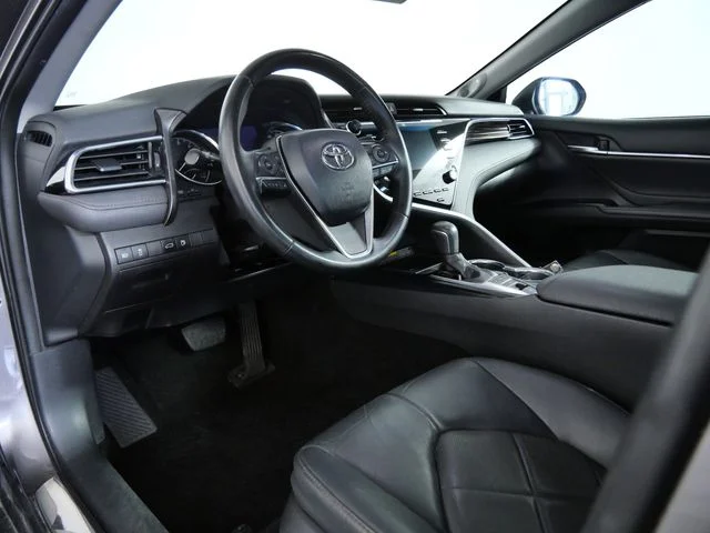Used 2018 Gray Toyota XLE image 16