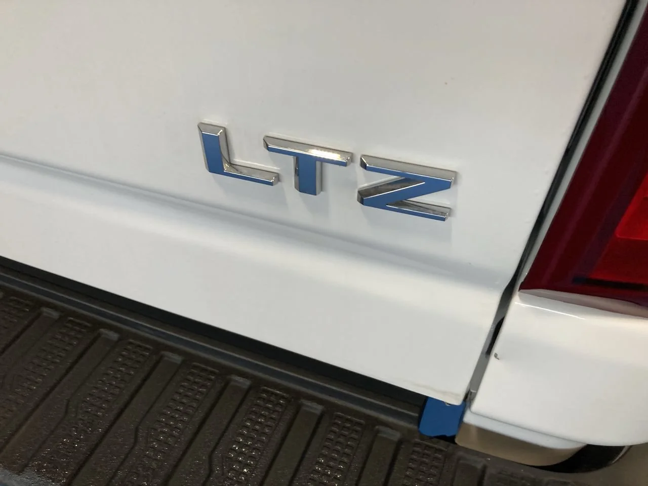 Used 2021 Summit White Chevrolet LTZ image 13