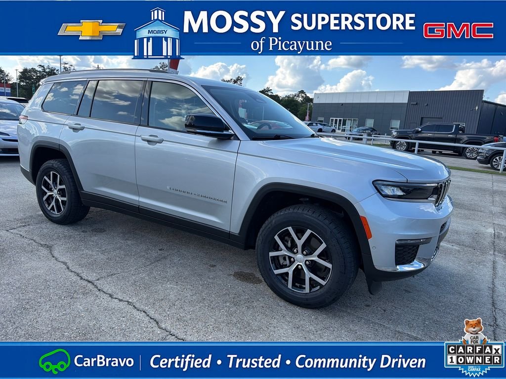 Used 2023 Silver Jeep Limited image 10